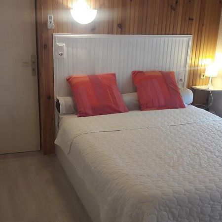 Chez Cecile Hotell Mornas Eksteriør bilde