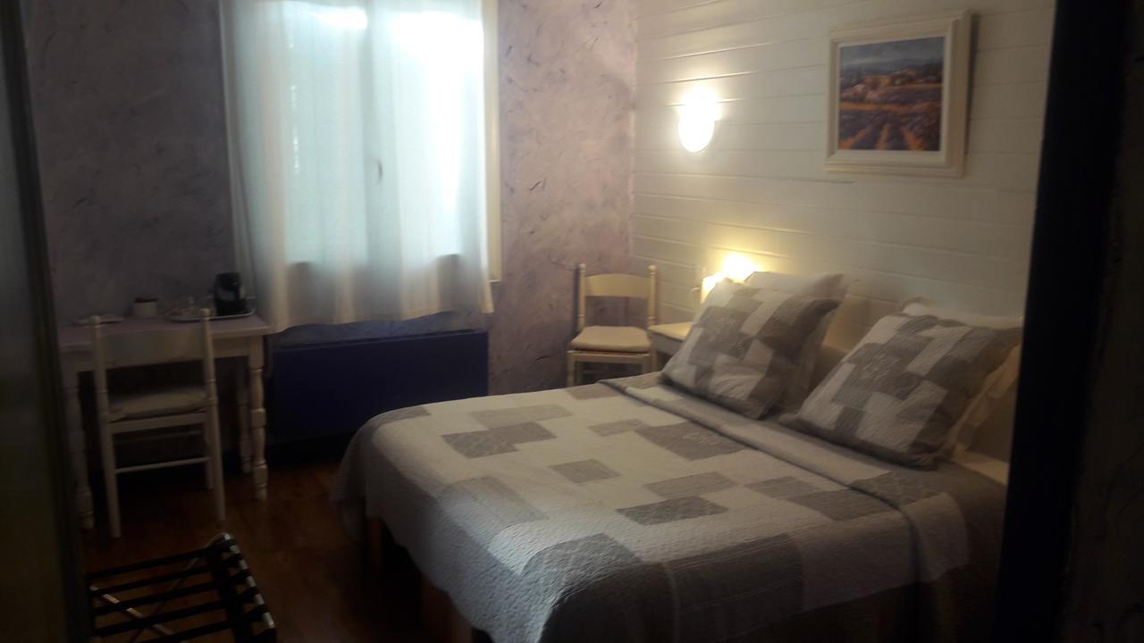 Chez Cecile Hotell Mornas Eksteriør bilde